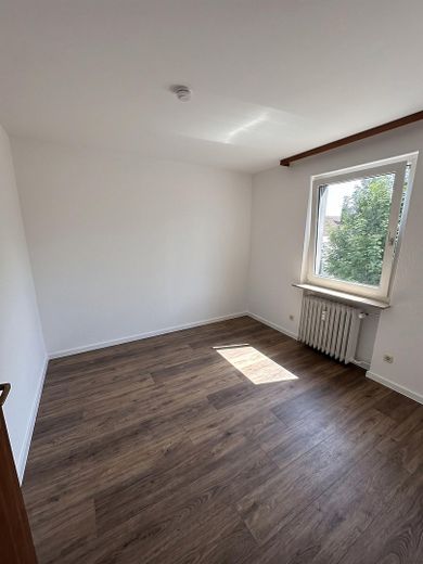 Volledig gerenoveerd 4-kamerappartement met balkon & lift – Foto 2