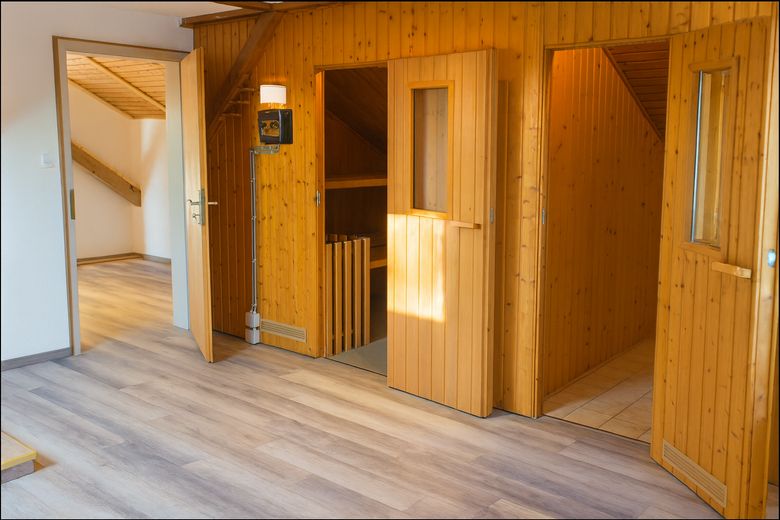 Wohnen wie im eigenen Haus: 6,5-Zi.-Maisonette, 195 m² mit Weitblick, ruhige Waldrandlage in Leimen – Sauna im DG