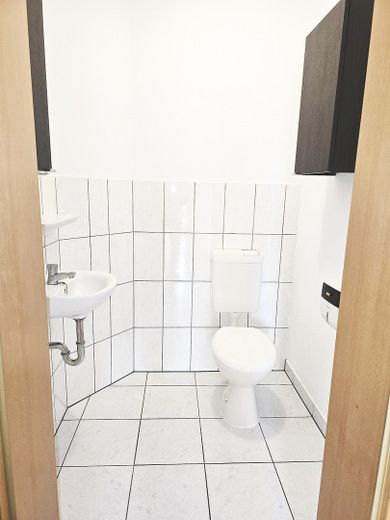 helle, sehr angenehm geschnittene 3 Zimmer WE im 3. OG - Top-Zustand – WC