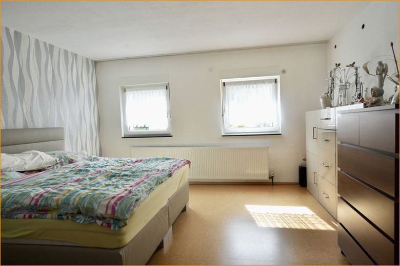 Schlafzimmer 1