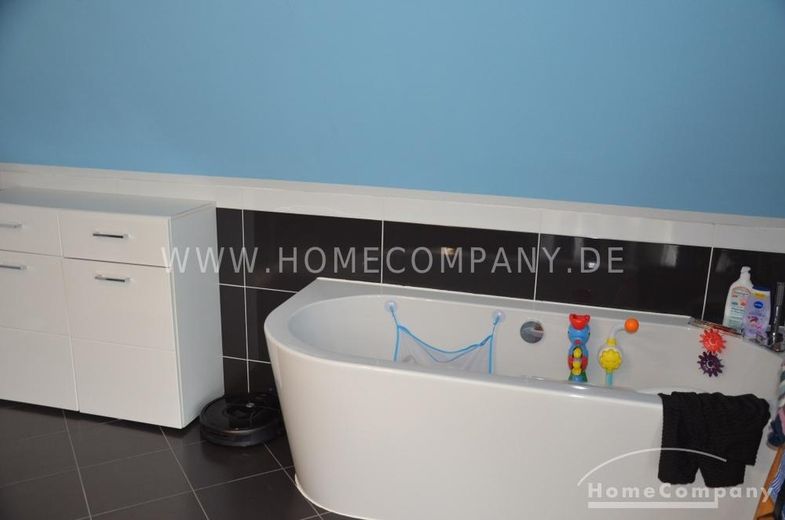 Casa molto bella e confortevole con giardino, terreno di circa 800 mq e doppio posto auto coperto – a90e919d684fabd7b5ab8ec00c3491a9cbcb7627.jpg