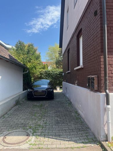 منزل لعائلتين مع حديقة في قلب المدينة – Stellplätze direkt am Haus