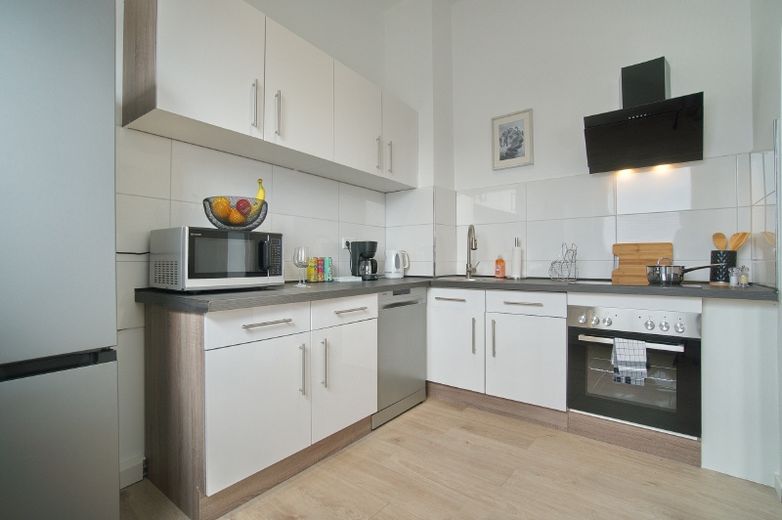 Helle, neu sanierte und möblierte Wohnung in zentraler Lage, mit W-LAN, Parkplatz-Anmietung möglich! – 828c334b880a3aff239da54cb46a4adee49fa9ba.jpg