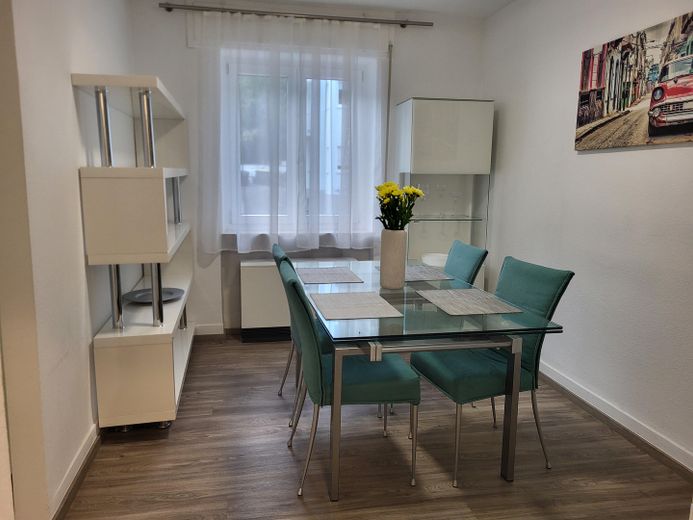 Volledig gemeubileerd 2,5-kamerappartement met balkon en inbouwkeuken in Stuttgart-West – Esszimmer