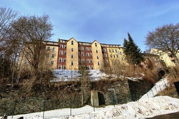 +++ Edificio plurifamiliare da ristrutturare con tutela dei beni culturali +++