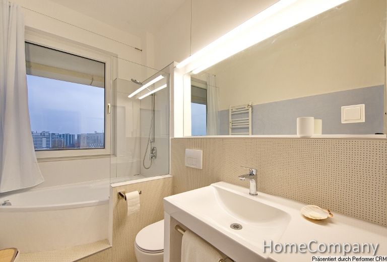 Bonito y luminoso apartamento con balcón y una impresionante vista hacia el centro de Düsseldorf – 9838c031af52ced847d9cd339ff2d927c4799c41.jpg
