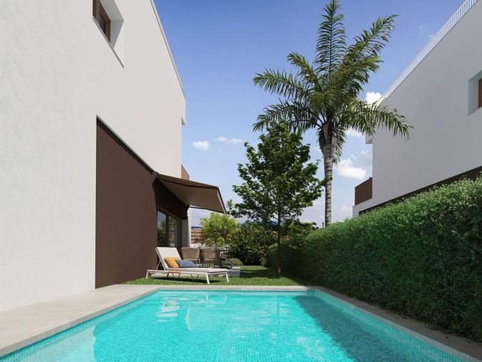 3 yatak odalı, 3 banyolu ve özel havuzlu modern villalar, kilometrelerce uzunluktaki kumlu plaja sadece 500 m mesafede – Fotoğraf 1