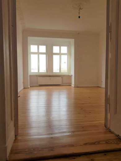 großes Wohnzimmer (ca. 30 m²)