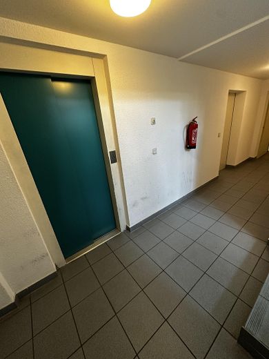 Gemütliche 3-Zimmer-Wohnung mit cleverem Extrazimmer und Garage – Kellerbereich mit Aufzug