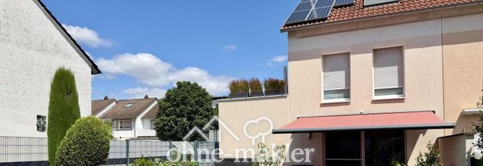 Trasferirsi e sentirsi a casa: casa a schiera di testa KfW-55 con giardino e ampia terrazza sul tetto
