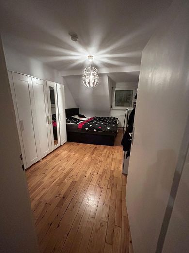 Schöne sanierte 2 Zimmer Kü., Bad, Whg. in Saarbrücken- Nähe Caritas Klinik Burbach/Rastpfuhl – Schlafzimmer