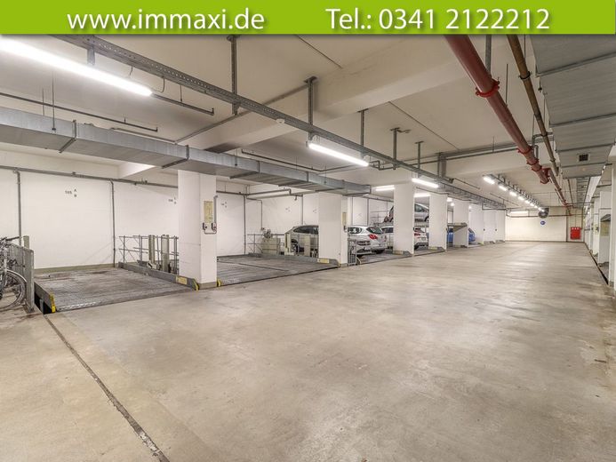 MAISONETTE IM DACHGESCHOSS + 2,5 RAUM VERMIETET + 2 TIEFGARAGENPLÄTZE – Tiefgarage