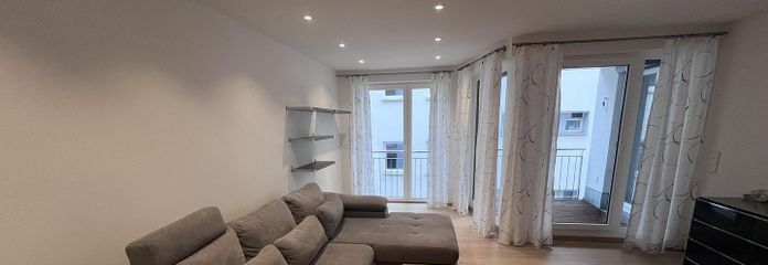 Möblierte, helle und lichtdurchflutete 2-Zimmer-Wohnung in begehrter Altstadtlage – Wohnraum