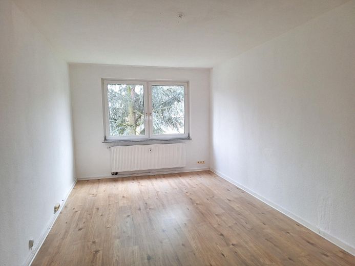 Sanierte 3,5 Zimmer-KDB Wohnung (ca. 70 qm) mit Einbauküche und Balkon / Holsterhausen – Schlafzimmer