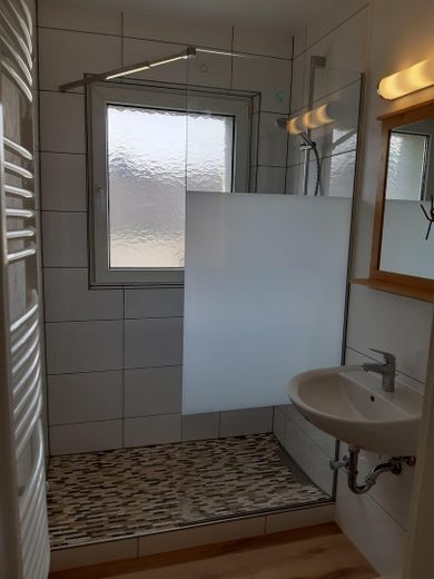 Modernisierte Drei-Zimmer Wohnung in Moers-Repelen, 2. OG – Bad/WC