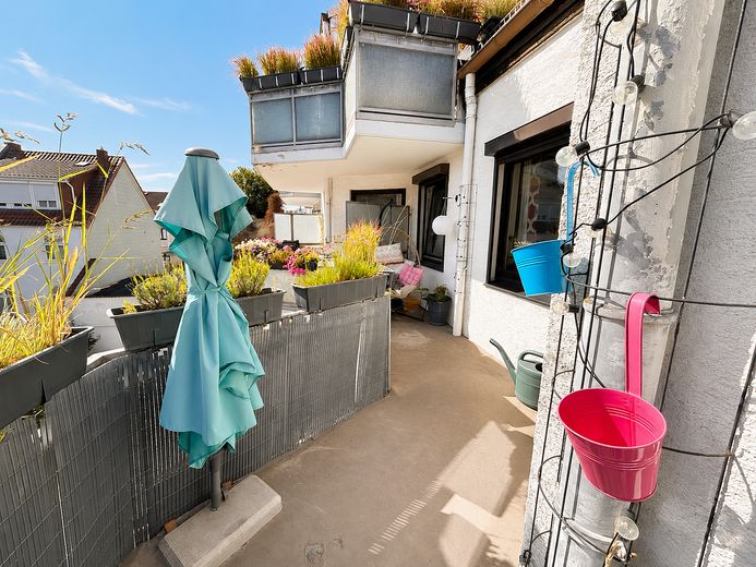 Lichtdurchflutete 3-Zimmerwohnung mit Balkon und Tiefgaragenstellplatz – Balkon