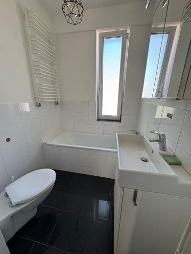 9-room two-family house on a 1080 m² plot, directly beside the railway tracks, 15 minutes by train to Munich – Bad 1 1.OG