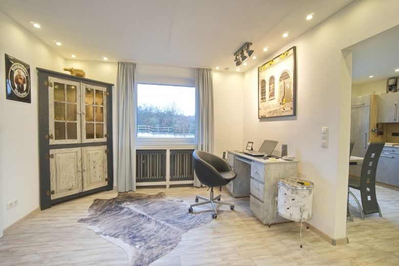 Individually-stylish: spacious, fully equipped apartment with garage and garden space, Telekom Magenta XL, short driving time to the A 43 and A 40 – cb64de7125f354399927cea89a5d860f493b2171.jpg