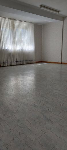 Geräumiges Reihenendhaus in WN-Neustadt mit Fernblick – Hobbyraum