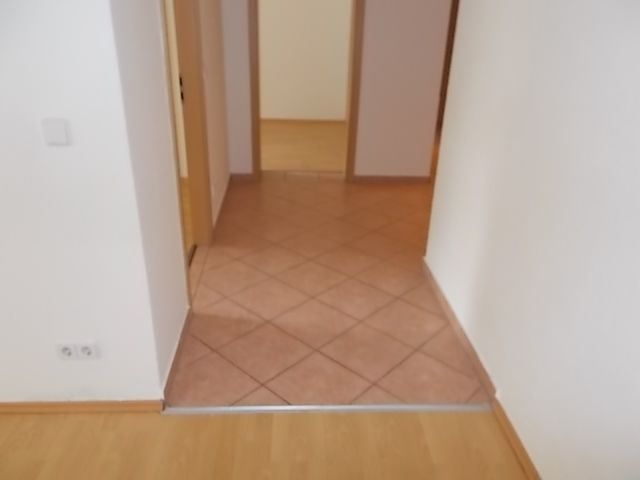*** Großzügige 3-Zimmer mit Laminat, Wannenbad und Balkon! Carport oder Stellplatz mgl. – DSCN0028