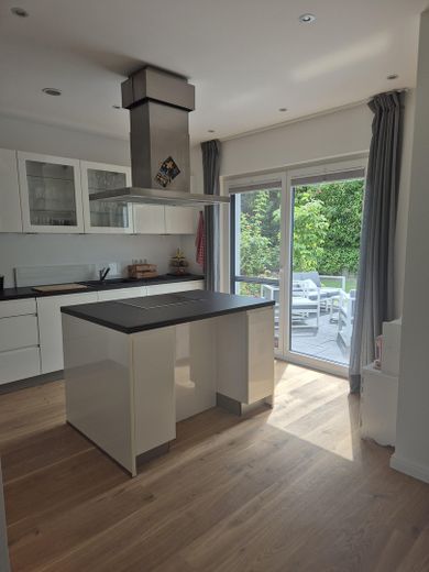 Moderna casa d’architetto ai margini dei campi a Erlenhof - senza provvigione! – Küche