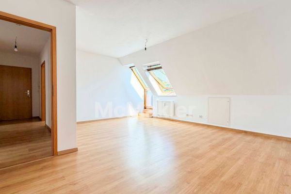 *Eigennutzung* 2-Zi. mit EBK, Balkon und Stellplatz