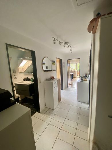 Teningen 3-Zimmer DG-Wohnung – Diele