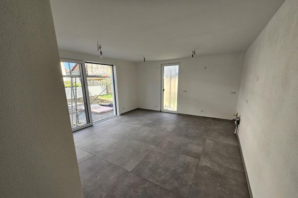 Amplio apartamento de 1,5 habitaciones con terraza en Gäufelden
