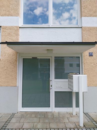 Кохель-ам-Зе: продається 4-кімнатна квартира, тихе розташування, вільна для заселення – Hauseingang