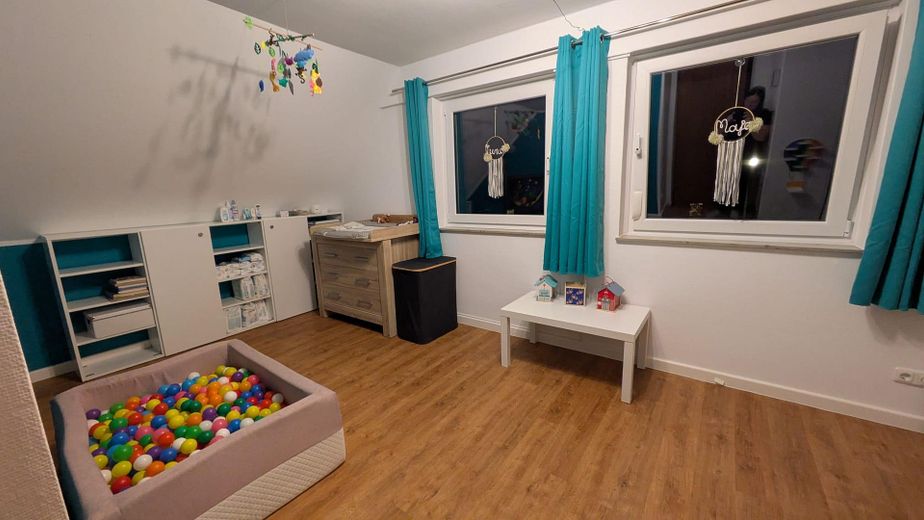 Family idyll in a quiet location (house no commission, energy class A) – Kinderzimmer OG