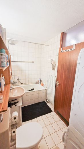 *Provisionsfreie* Helle 3,5-Zimmer-Dachgeschosswohnung in Holzgerlingen – Bad