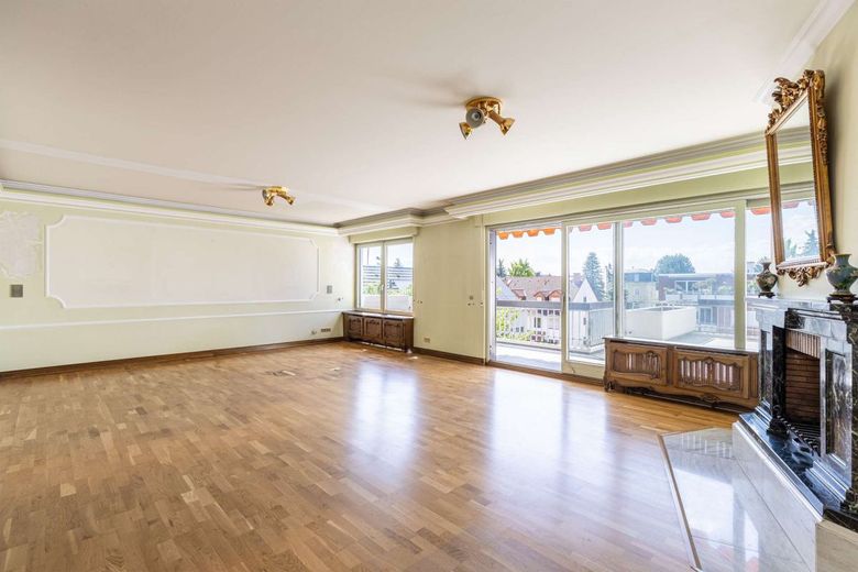 So könnte Ihr Leben in Sachsenhausen aussehen - 127m², zwei Terrassen, Frankfurter Skyline – Wohnzimmer