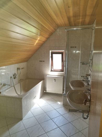 Bel appartement en duplex de 3 pièces avec cuisine et salle de bains à Breitenberg – Photo 4
