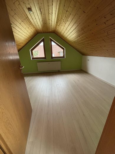 große und gepflegte Maisonettewohnung – Zimmer - 2. Stock der Whg.