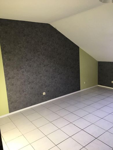 Großzügige 4-Zimmer-Dachgeschosswohnung mit 112 m² in ruhigem 4-Familienhaus in Sinntal – Foto 7