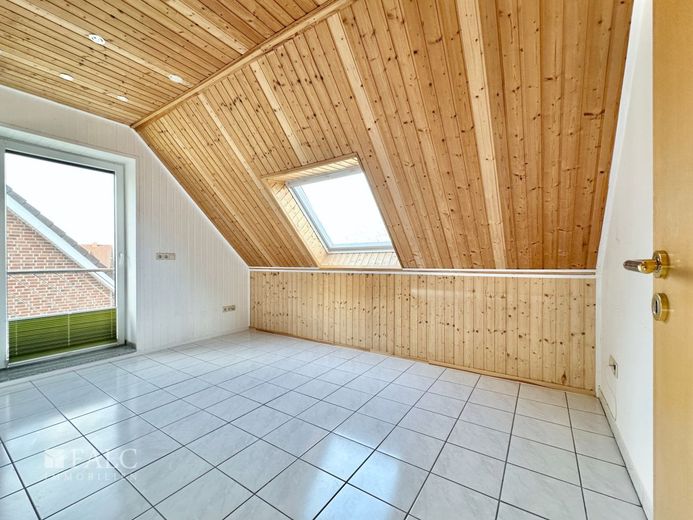 Familientraum in Schermbeck: Energieeffizient wohnen mit Photovoltaik &amp; Solarthermie! – DG Zimmer 1
