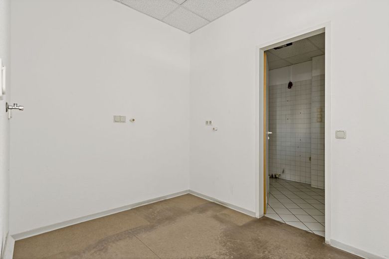 Praxisfläche in der Heideringpassage zu vermieten! – Raum