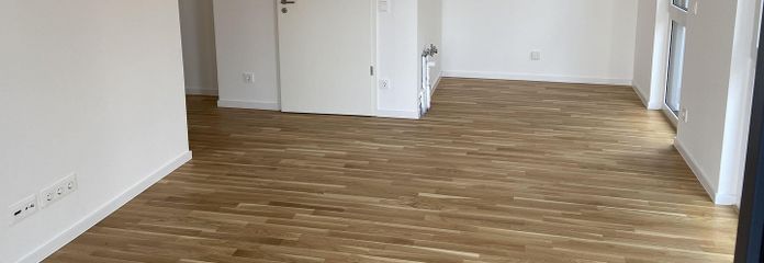 Yeşil bir ortamda yeni eviniz: özel bahçeli 2 odalı yeni yapı dairesi – living room/kitchen area