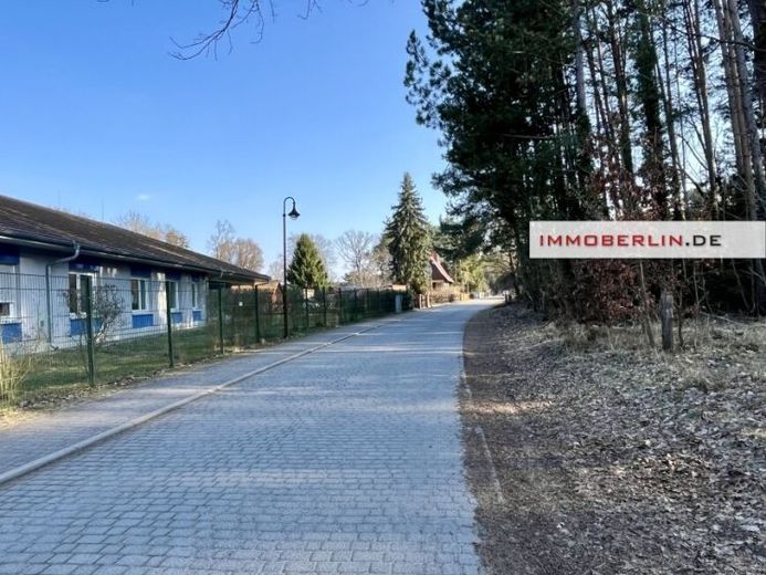 IMMOBERLIN.DE - Idyllisches Baugrundstück am Waldrand in naturschöner Region – Foto 1