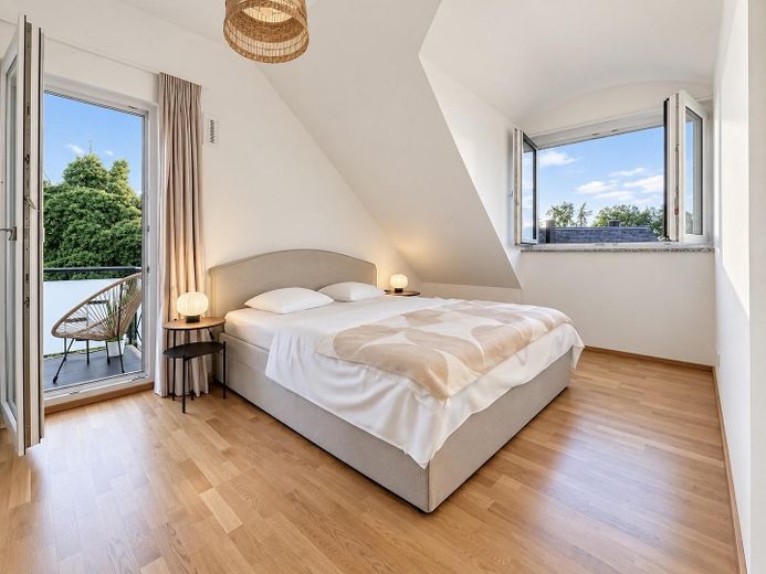 Ekskluzywny, w pełni umeblowany i wyposażony penthouse w spokojnej lokalizacji z dogodnym połączeniem komunikacyjnym. – Schlafen
