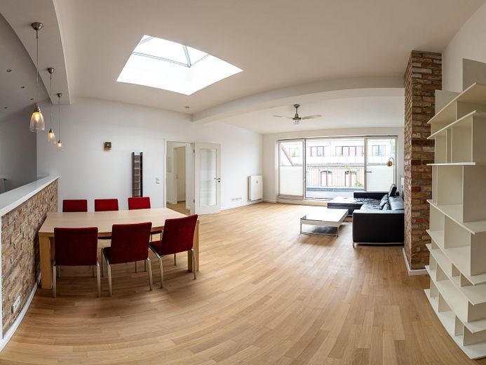 Elegante hochwertige DG-Wohnung nahe Kollwitzplatz – Essbereich