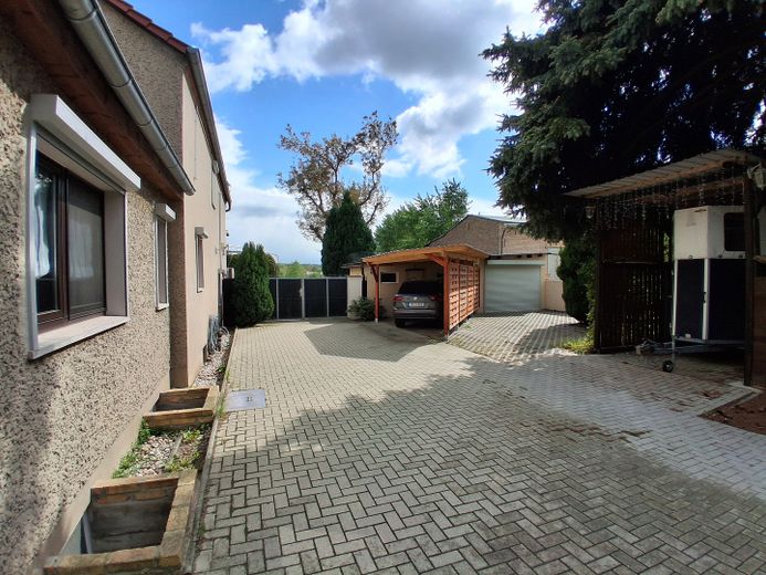 Carports, Garage, Hof