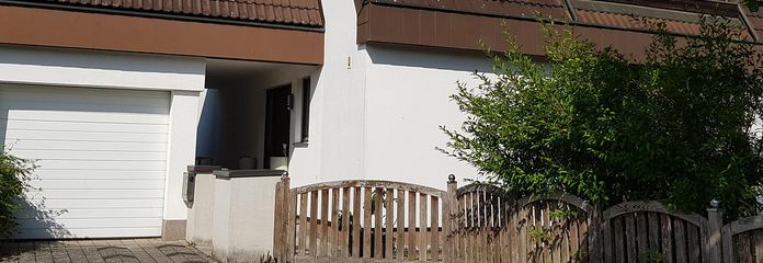 Besondere DHH - grosser Grund - 2 Garagen – Aussenansicht