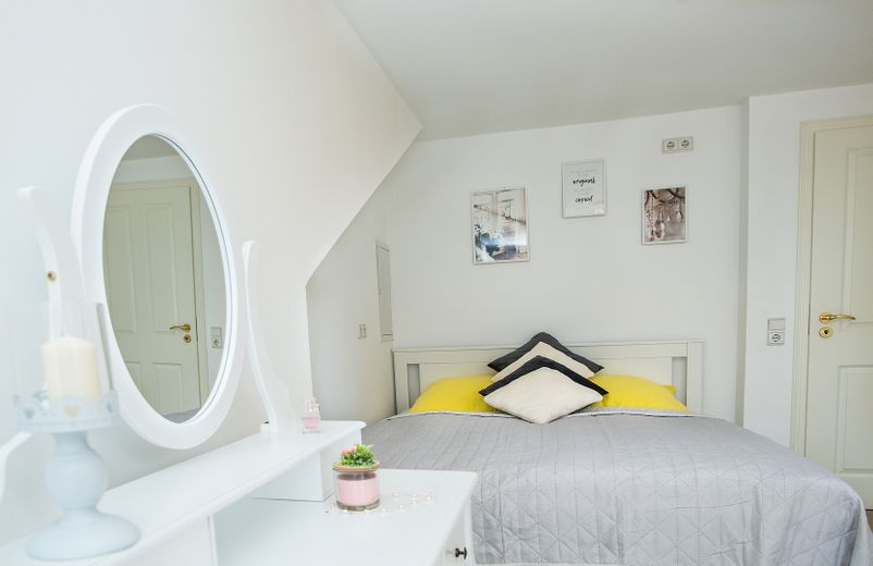 Möblierte, helle 4-ZKB mit Balkon. WG möglich – Foto 13