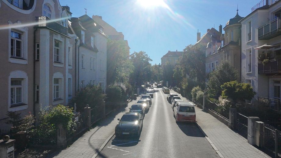 Stadtvilla mit Gartenidyll in Bestlage von Nymphenburg-Neuhausen – Blick Richtung Westen