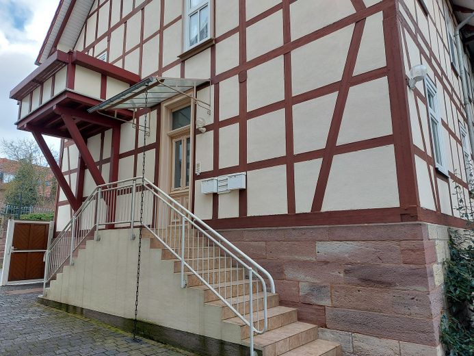 Doppelläufige Hauseingangstrep