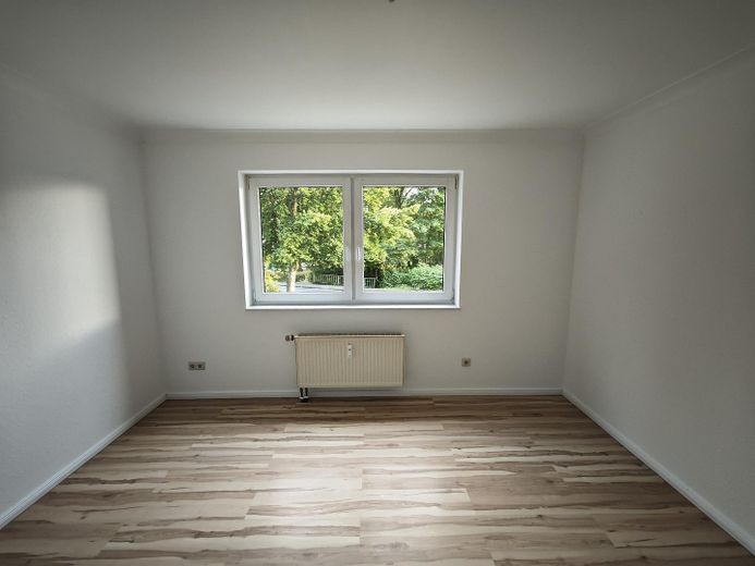 Helle 86 m² 3 Zimmer Wohnung mit Balkon & Keller in Hachenburg Krankenhaus – Schlafzimmer