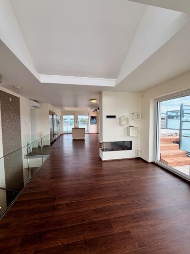 Limburg şehir merkezinde lüks penthouse – 196 m², katedral manzarası, whirlpool ve Gaggenau mutfak – Wohnzimmer mit Kamin