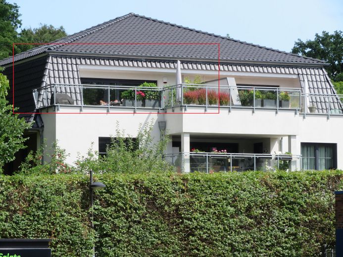 Courtagefrei: Helle und zentral gelegene DG-Maisonette-Wohnung mit Galerie und Sonnenterrasse – 19_Haus Rückansicht