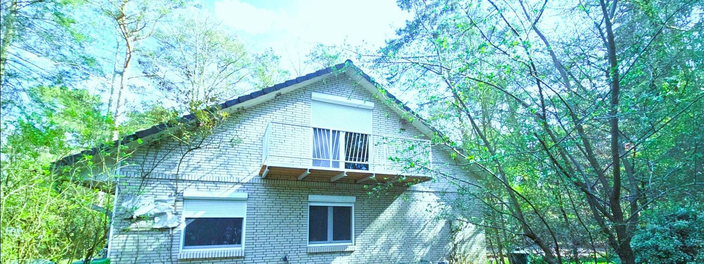 EINZIGARTIG 3 HÄUSER,GROßFAMILIEN-OASE MIT PRAXIS-POTENZIAL,HAMBURGER SPECKGÜRTEL – Aktuell Haupthaus Seite Teich